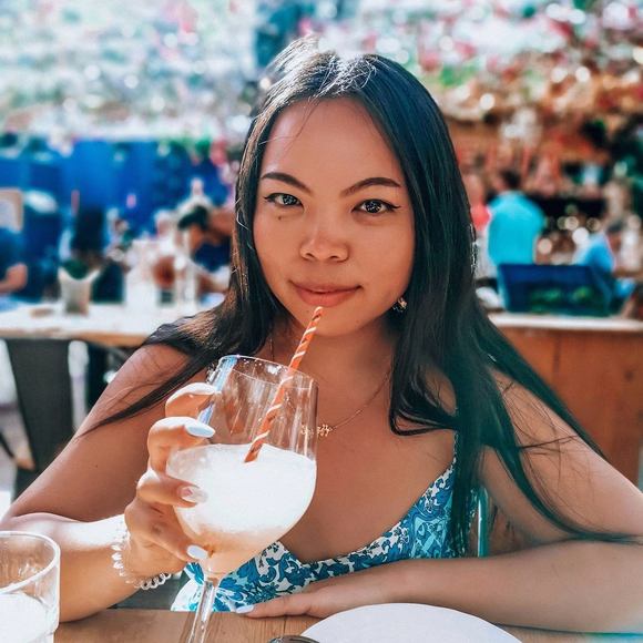 Meet your Posher, Elisa - Picture 1 of 1